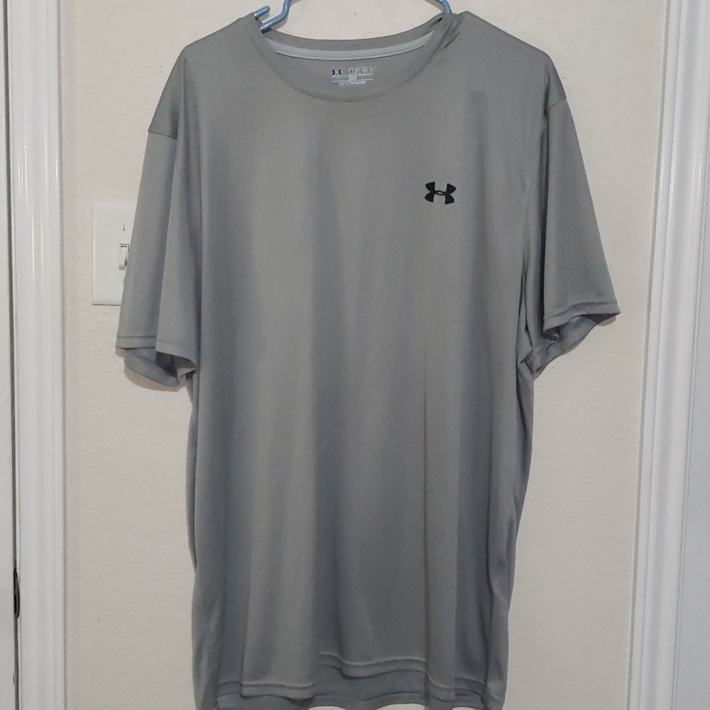 Short sleeve Under Armour tee shirt